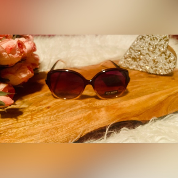 Steve Madden Accessories - NWT Steve Madden 100% UV Protection Brown and Beige Sunglasses